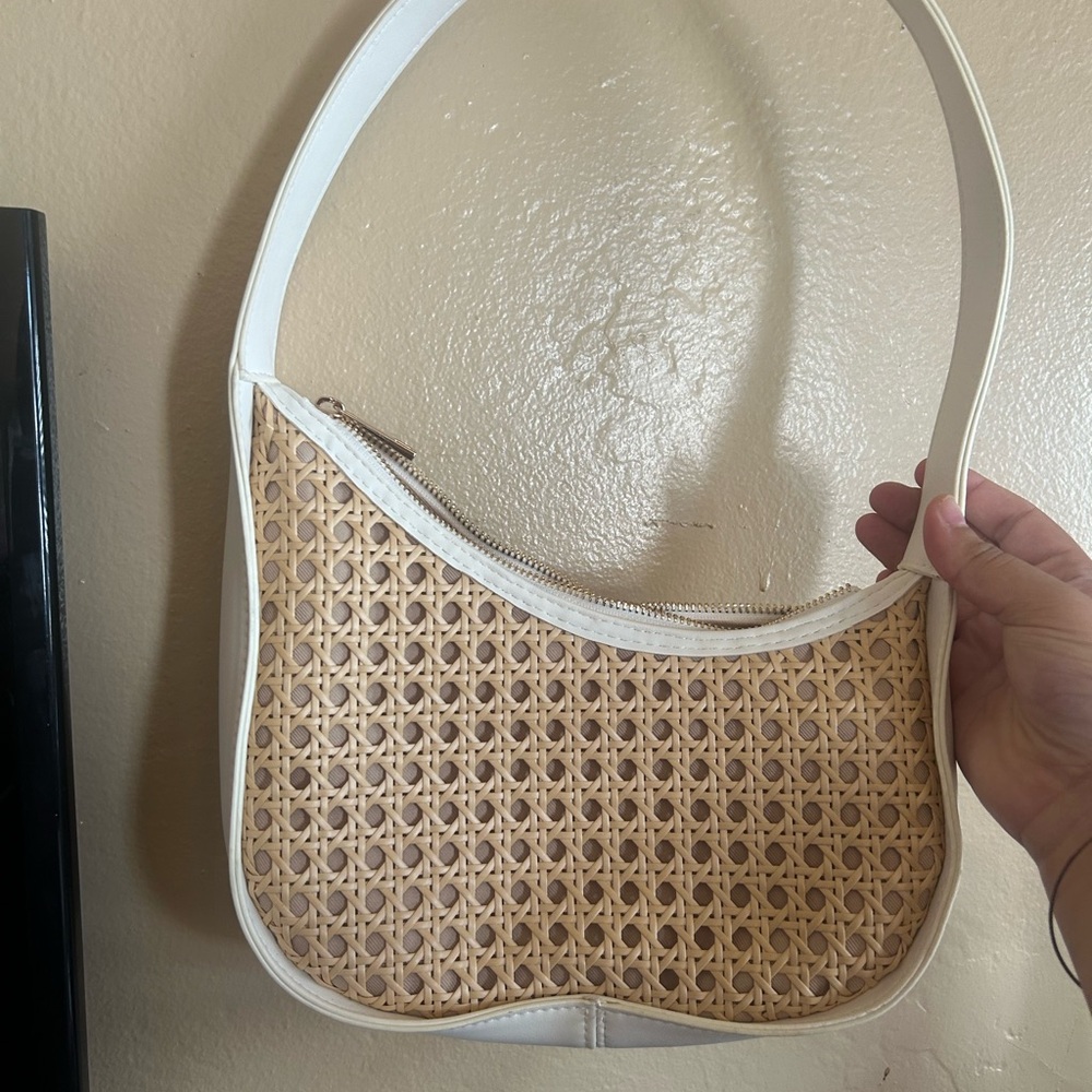 Elegant Tan and Cream Woven Shoulder Bag